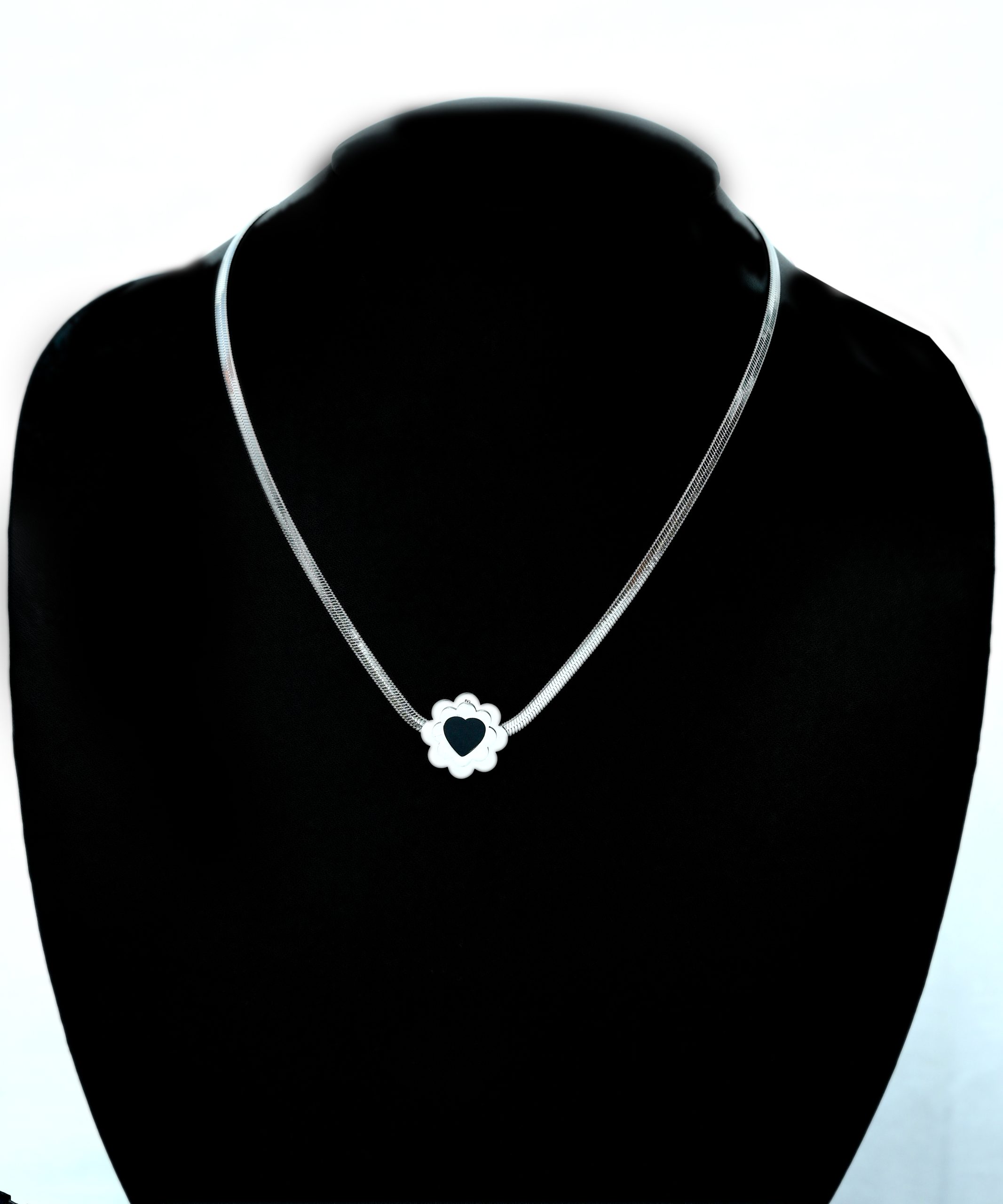 midnight-bloom-necklace-silver