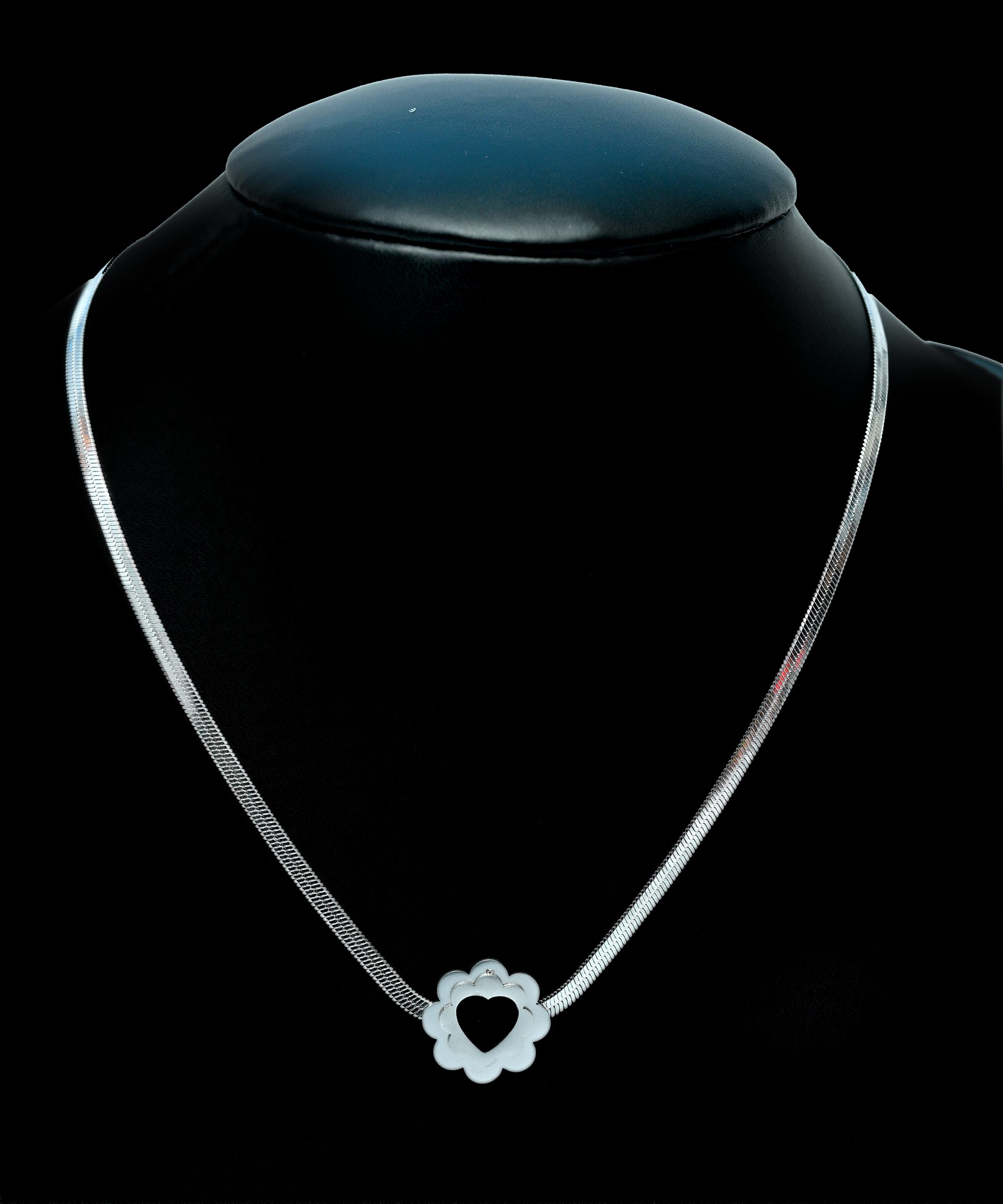 midnight-bloom-necklace-silver