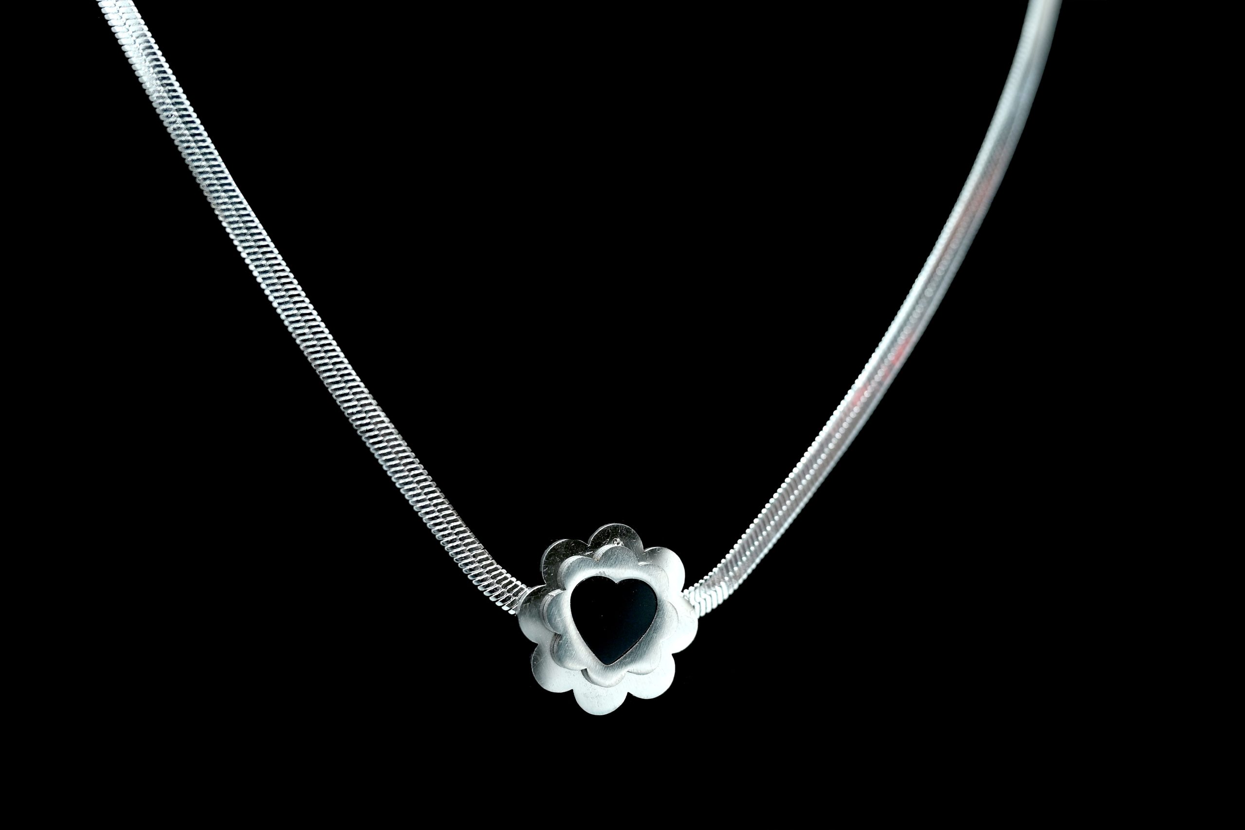 midnight-bloom-necklace-silver