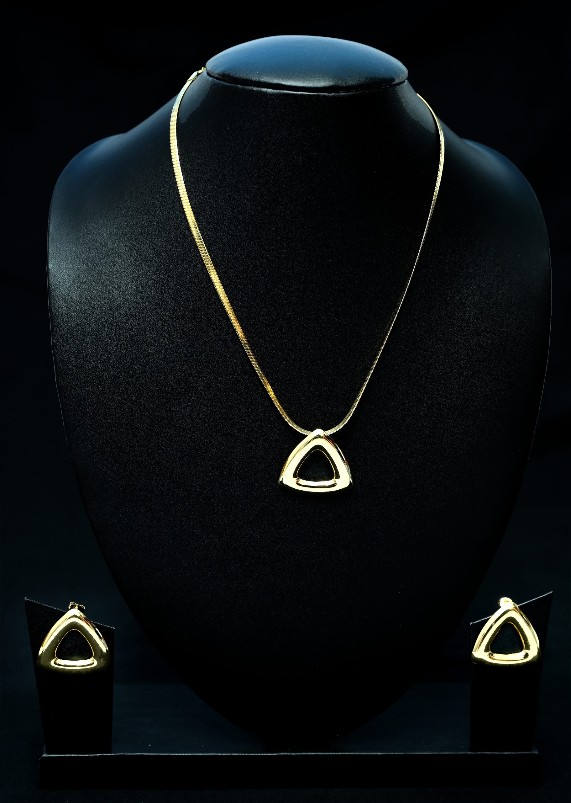 golden-tria-statement-necklace