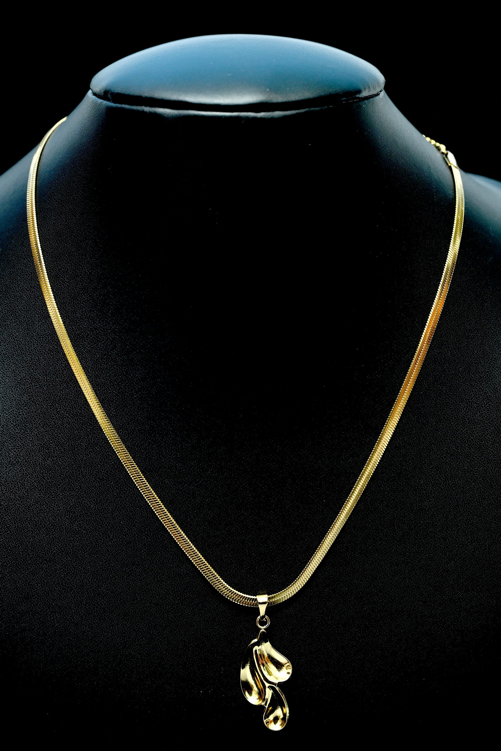 golden-leaf-glow-necklace-set
