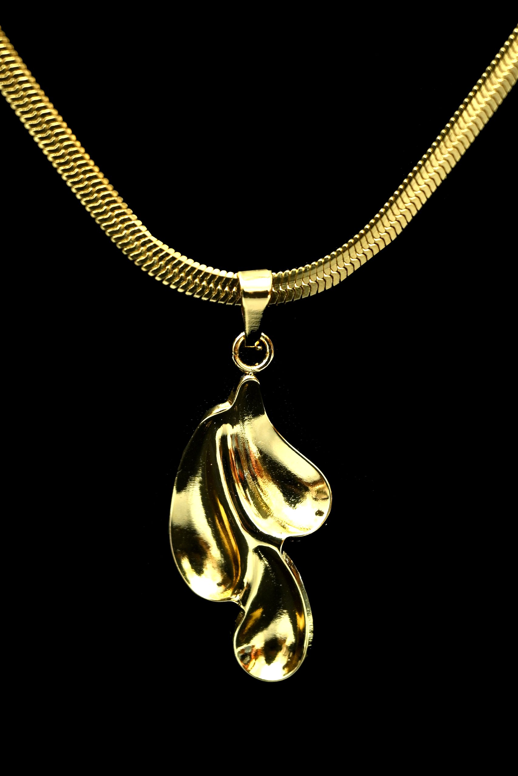 golden-leaf-glow-necklace-set