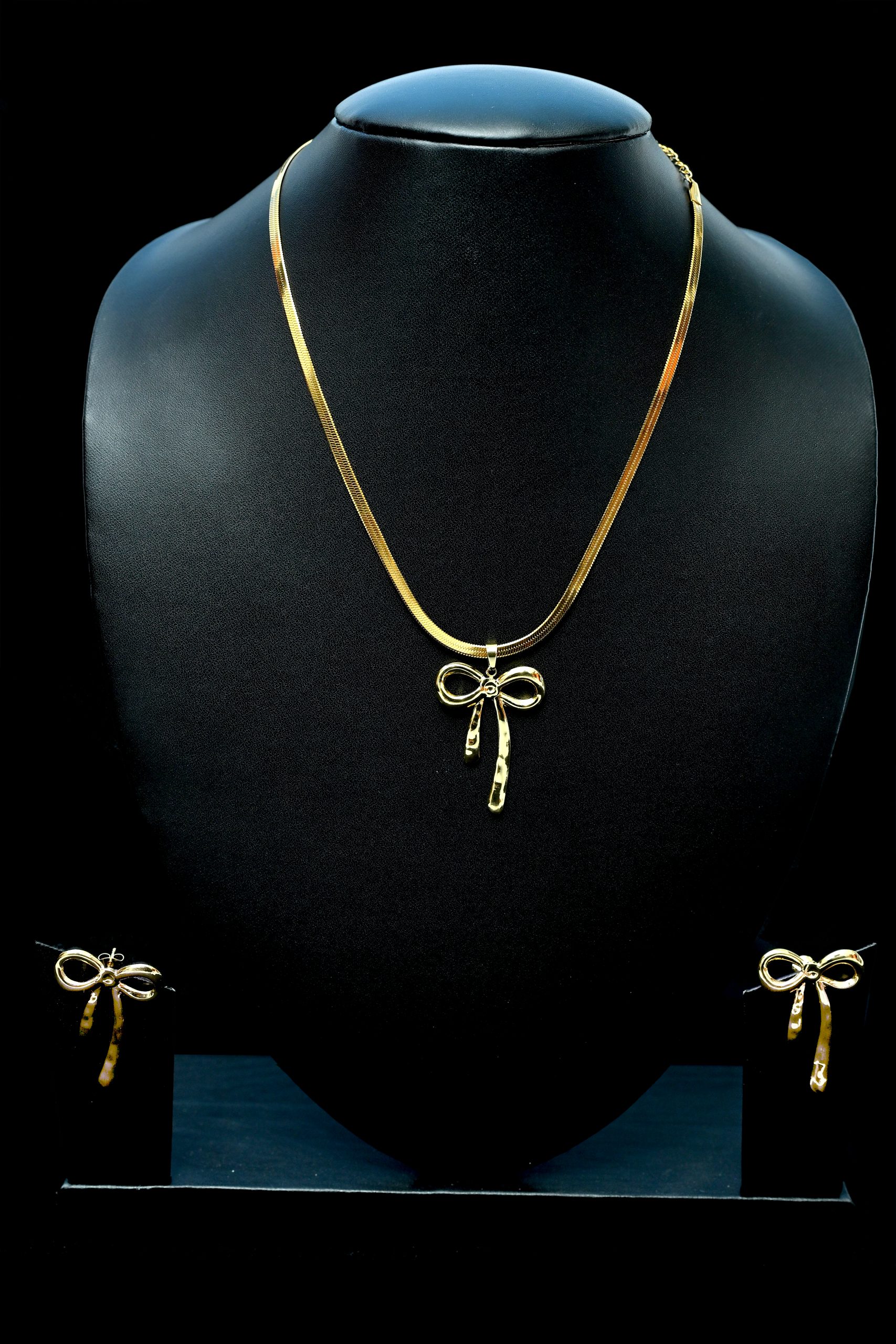 golden-ribbon-charm-necklace