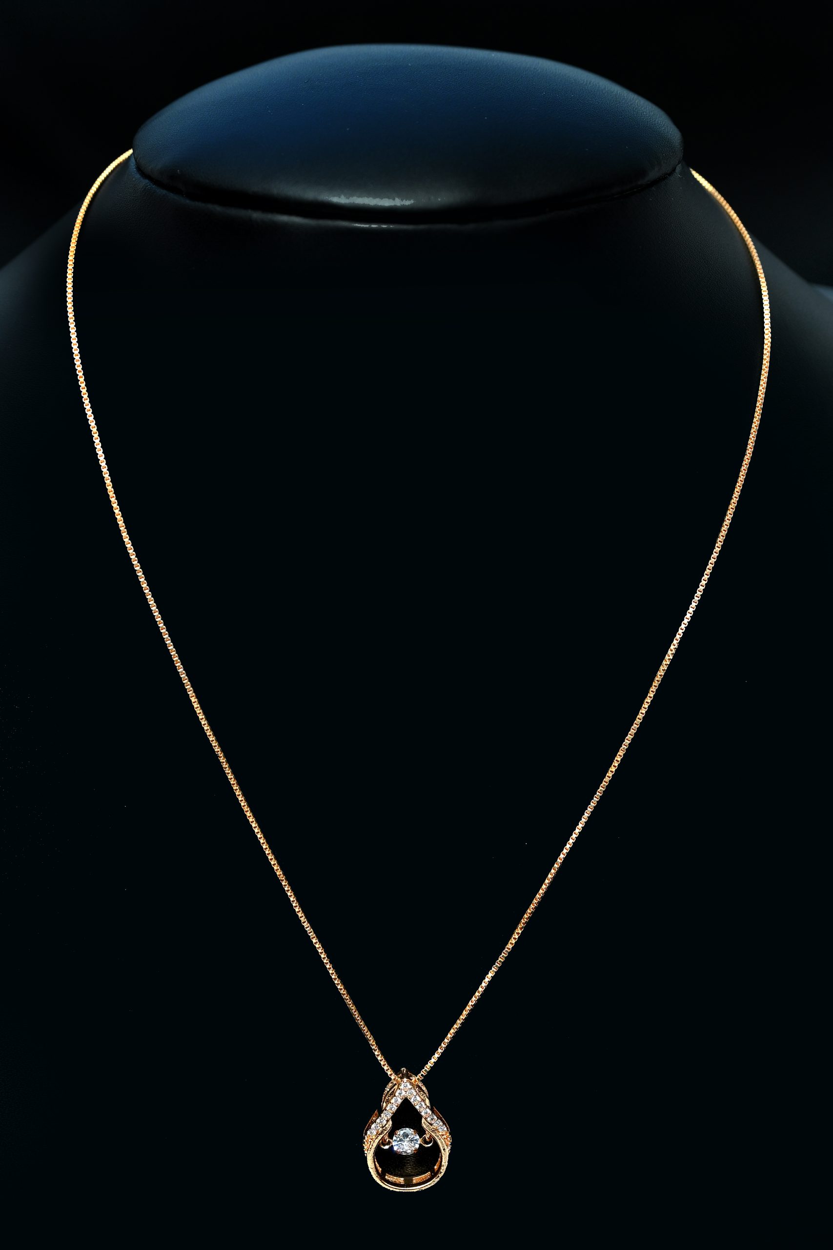 golden-crown-heart-necklace
