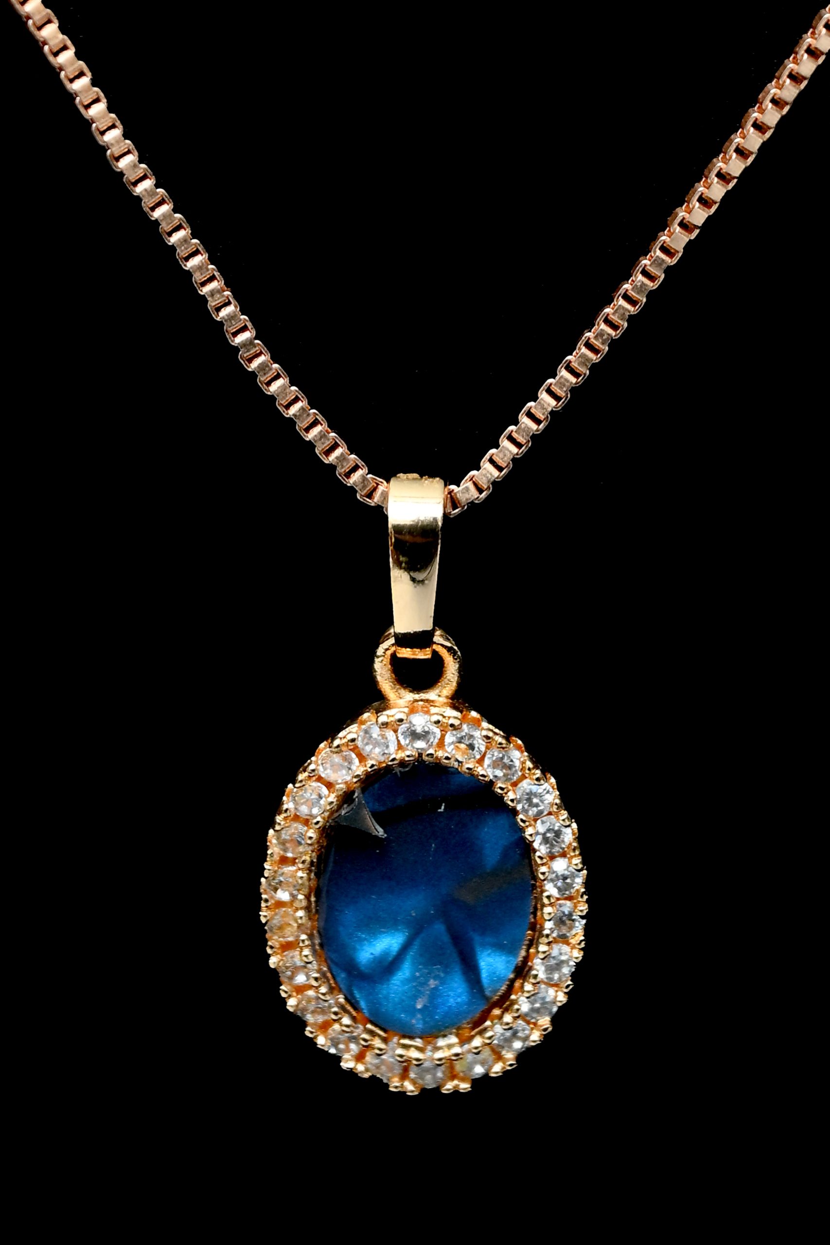 golden-glow-pendant-set