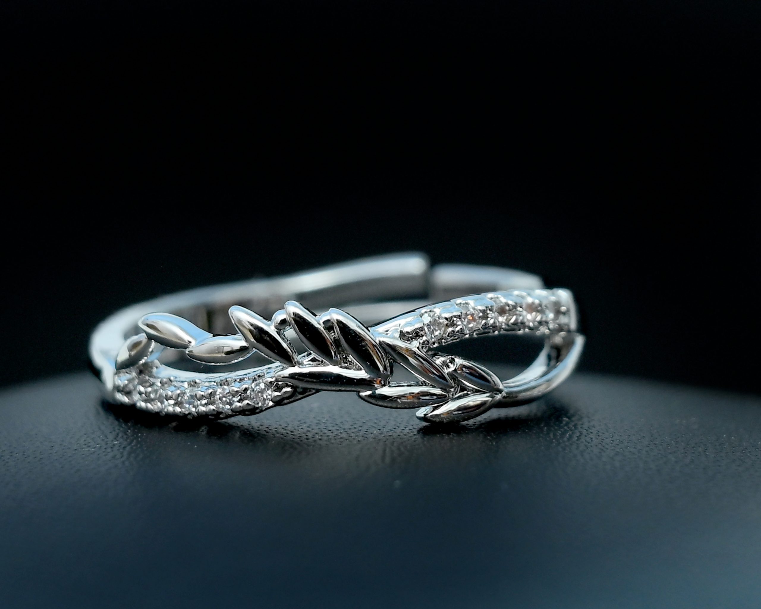 leafs-love-couple-ring