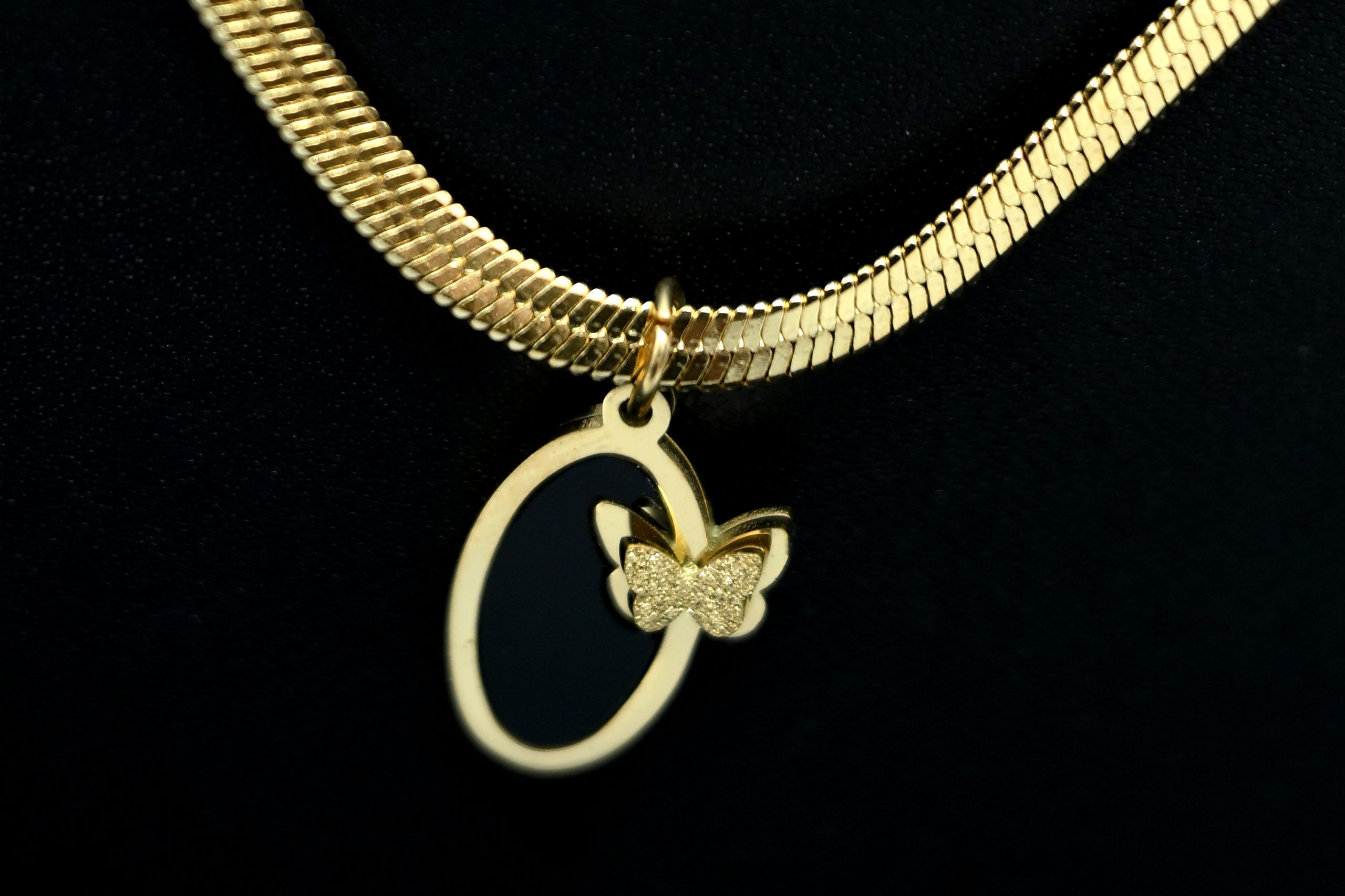 black-bloom-pendant-necklace