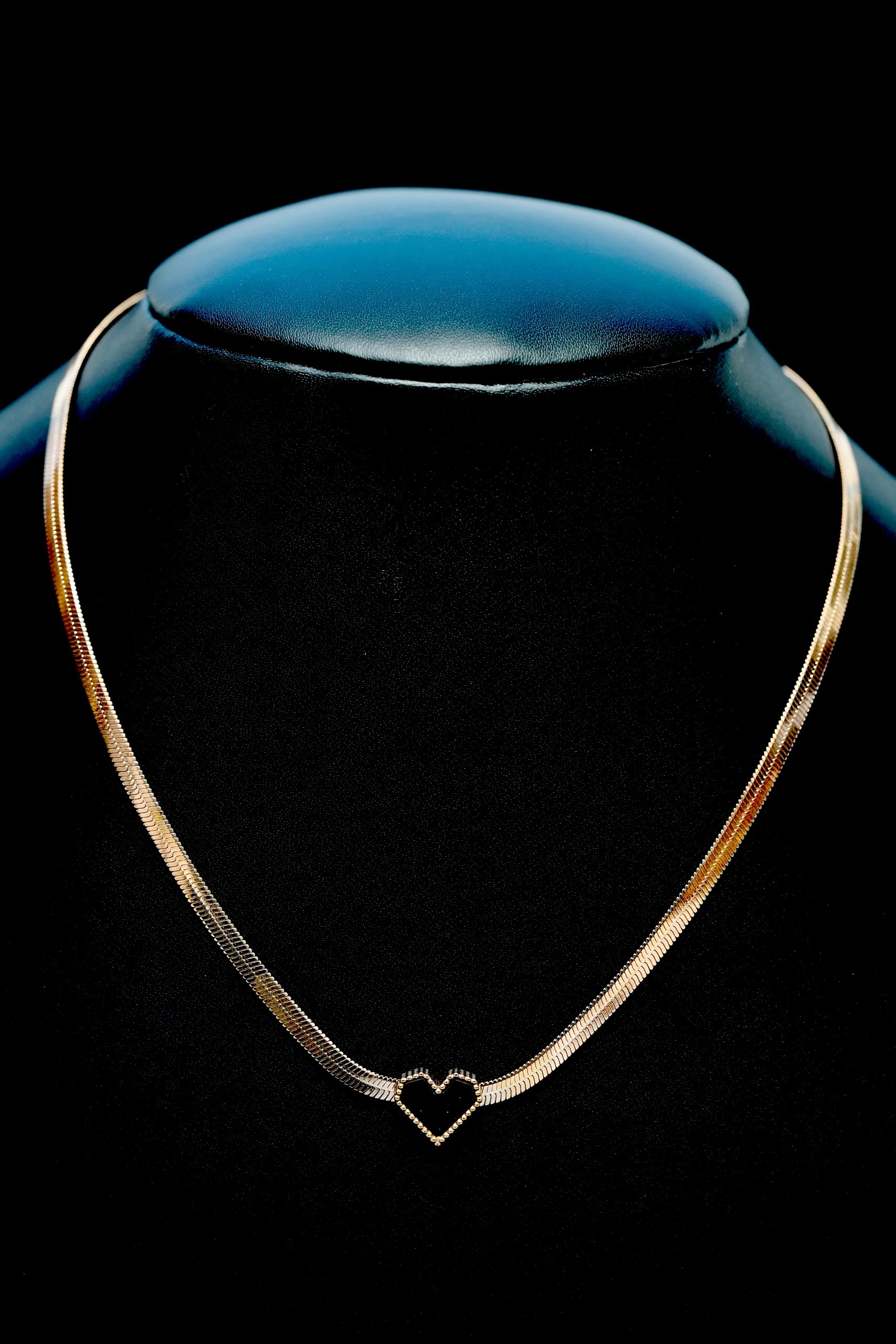 opulent-chain-pendant-necklace