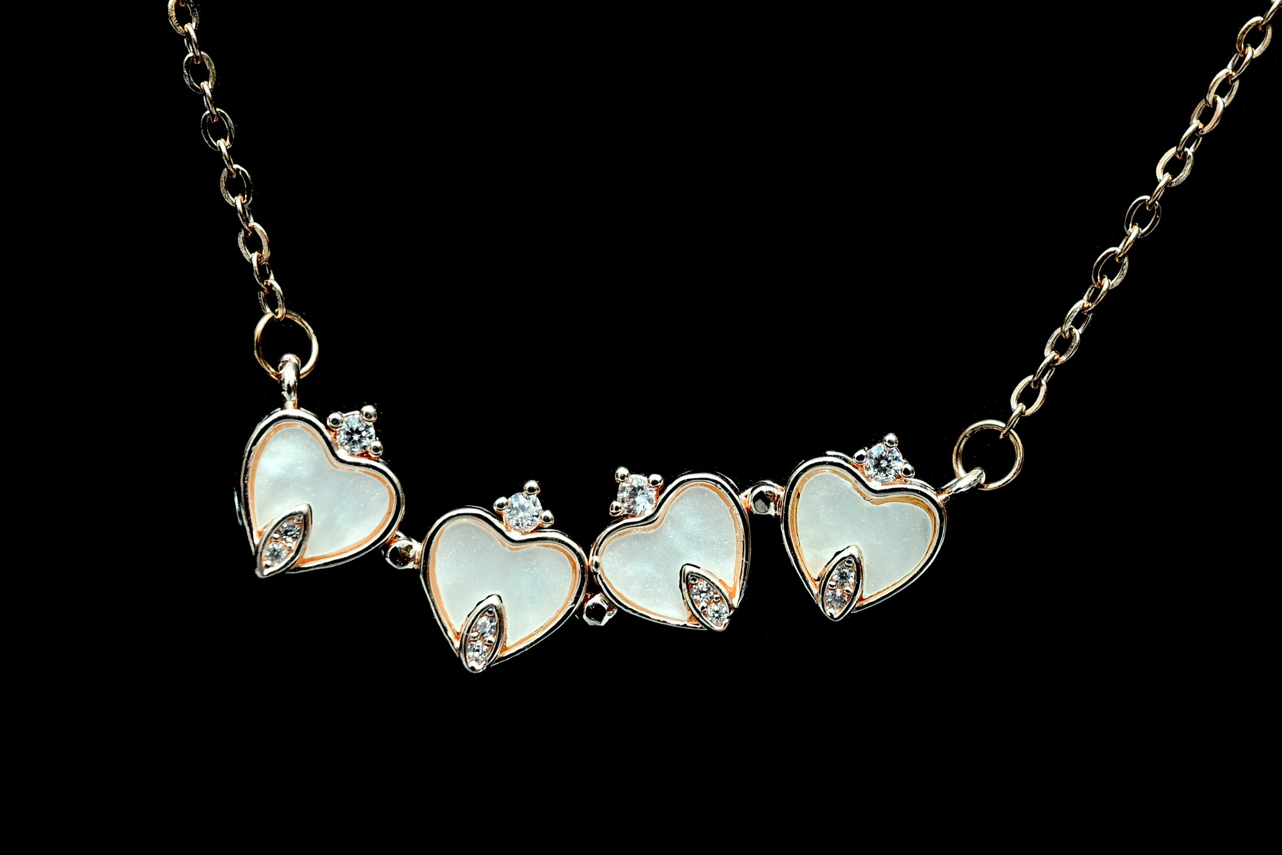opulent-chain-pendant-necklace