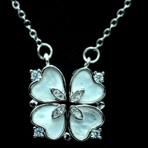 opulent-chain-pendant-necklace