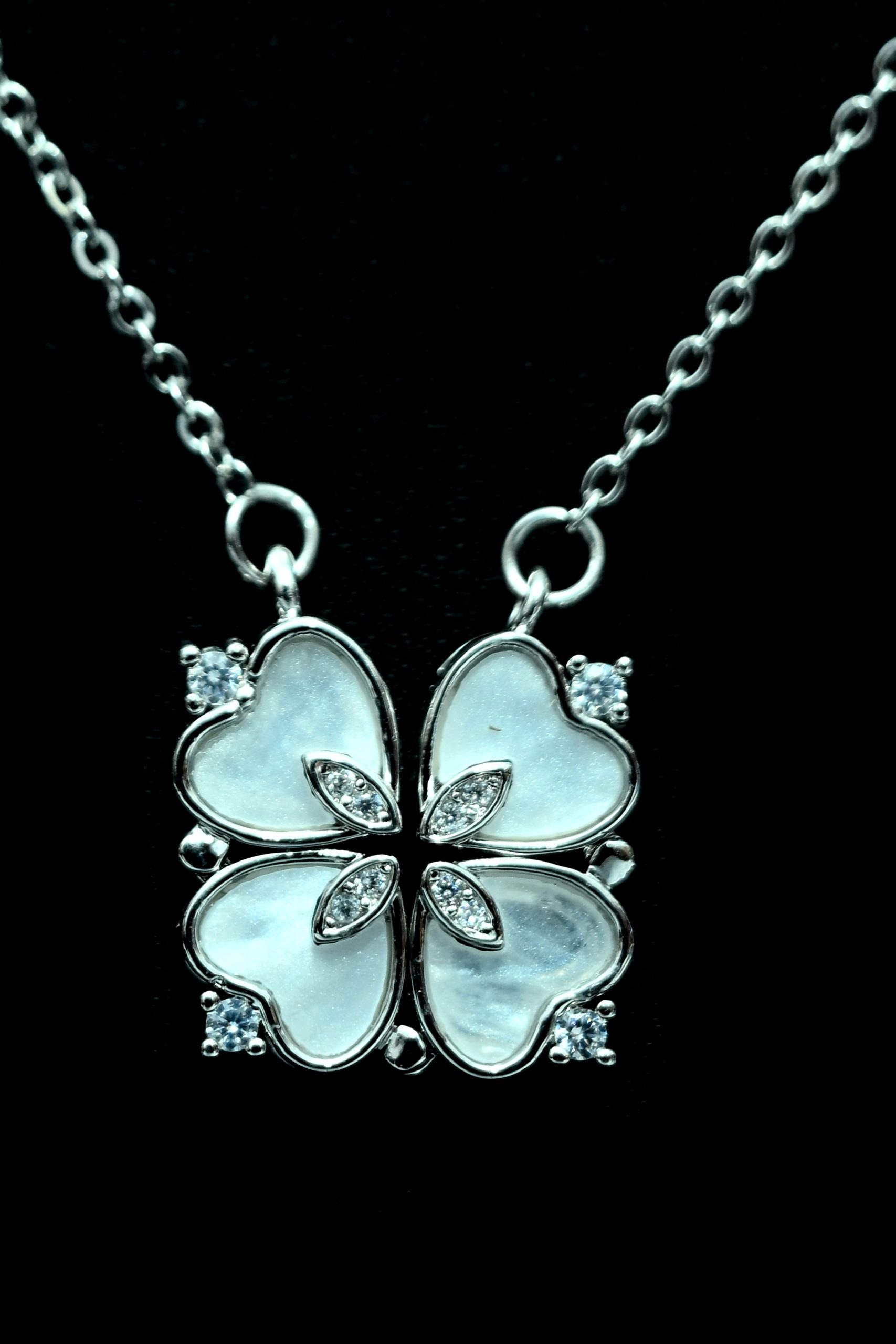 opulent-chain-pendant-necklace
