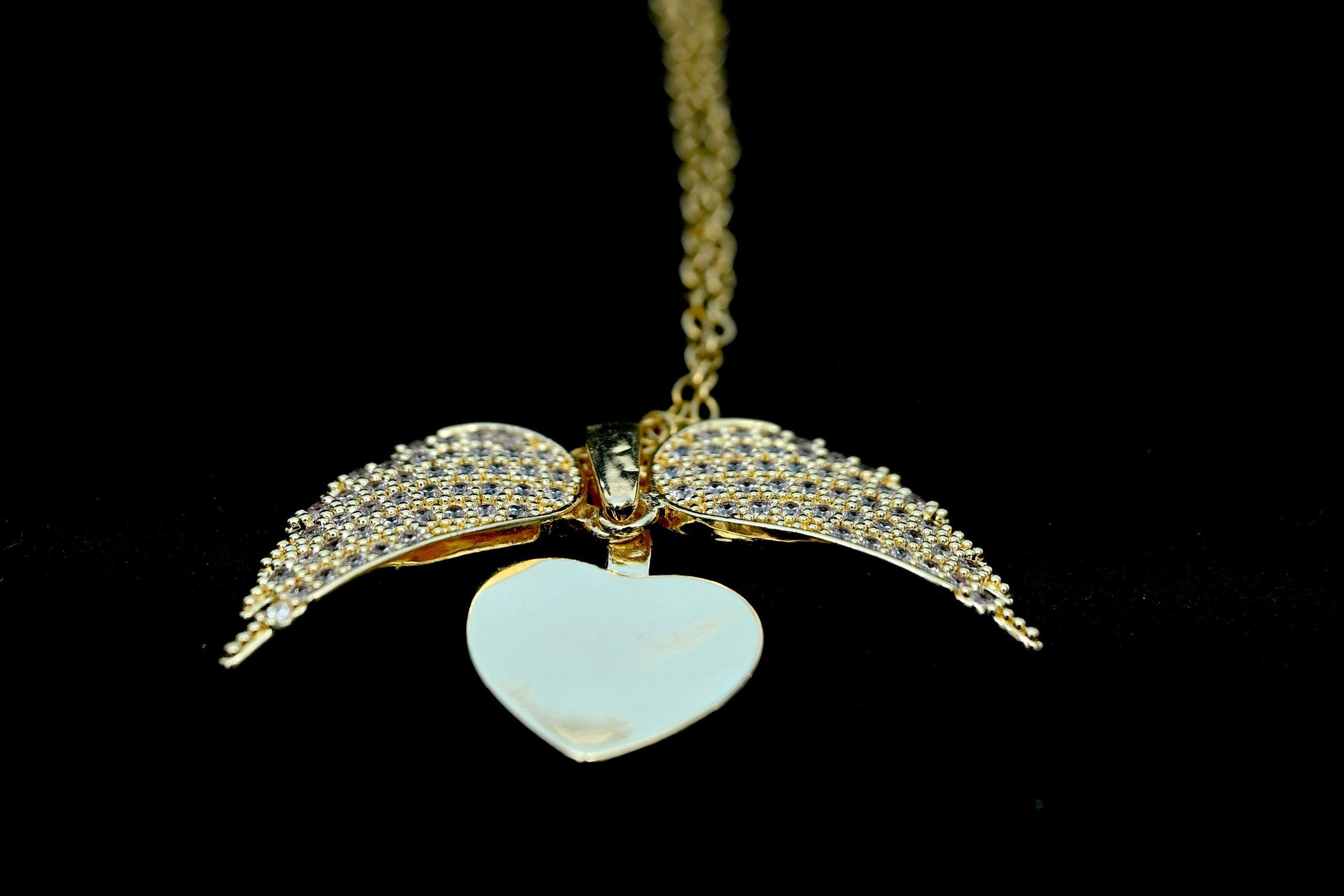 sparkling-leaf-heart-necklace