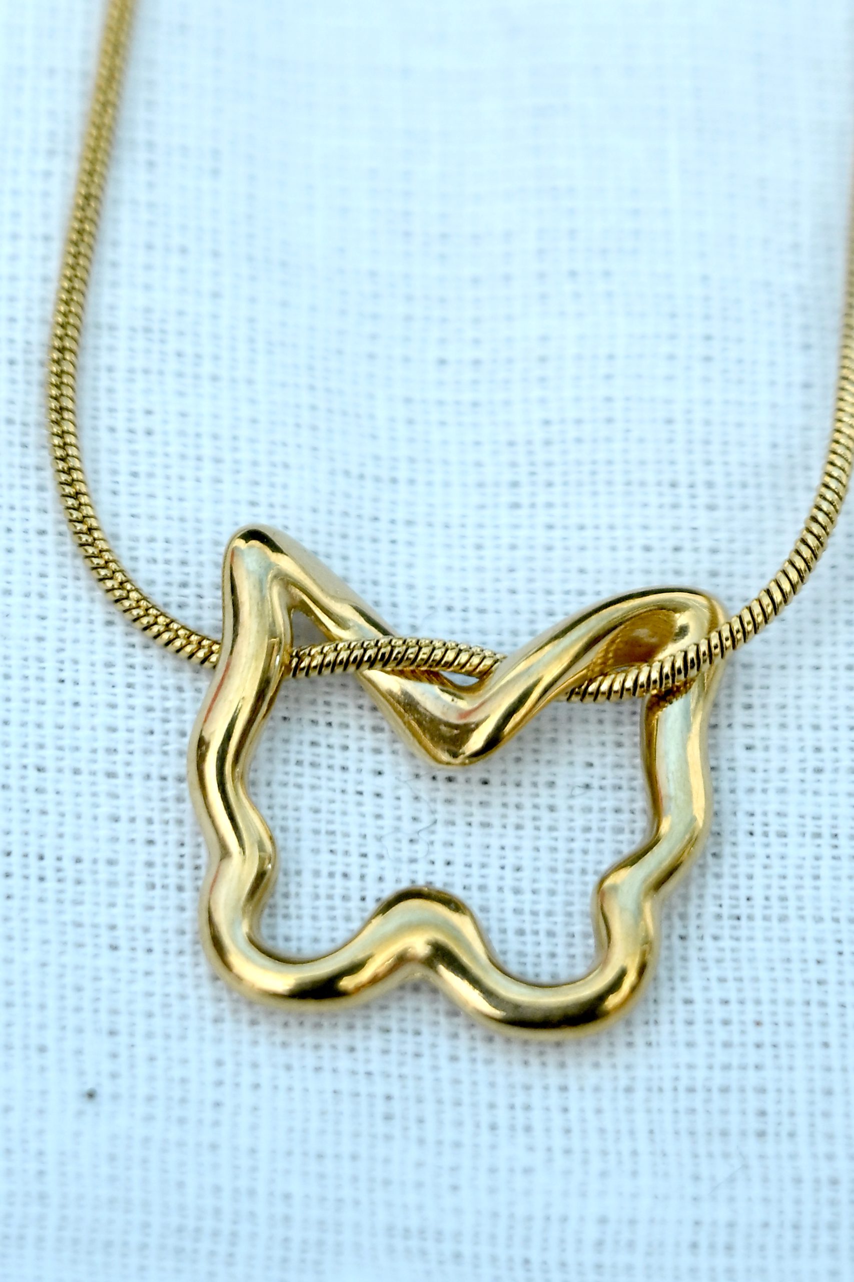 sparkling-leaf-heart-necklace