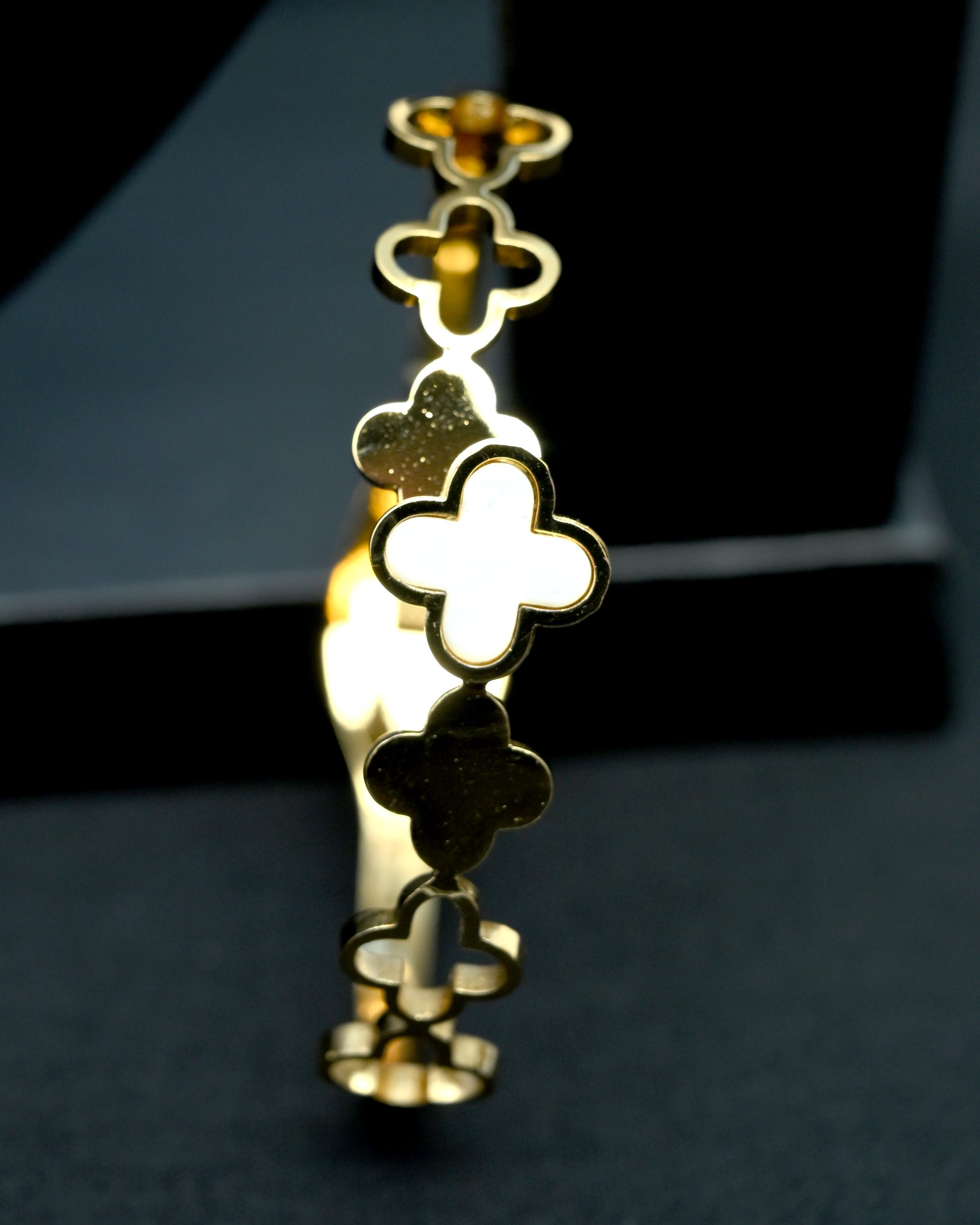 divine-clover-bracelet