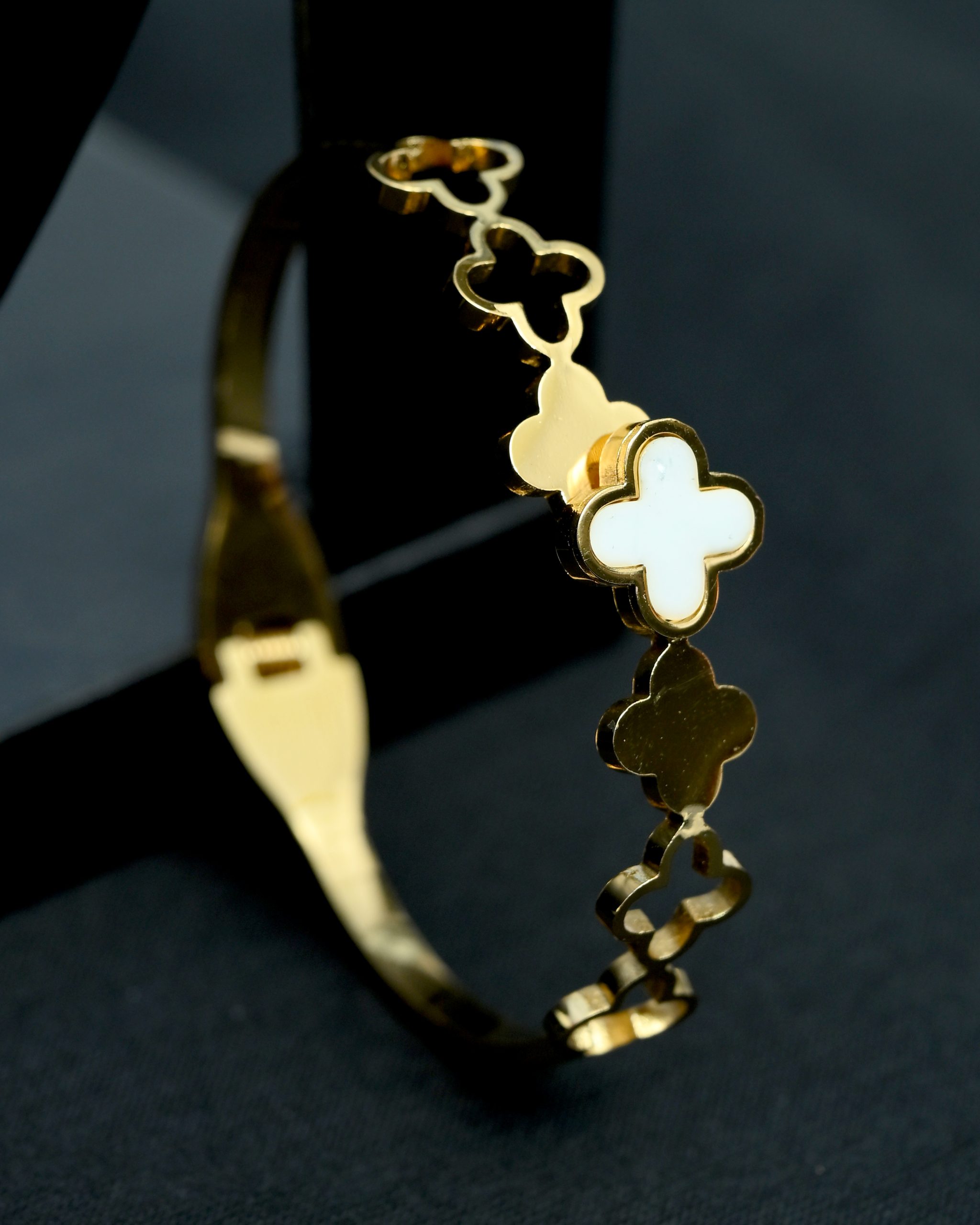 divine-clover-bracelet