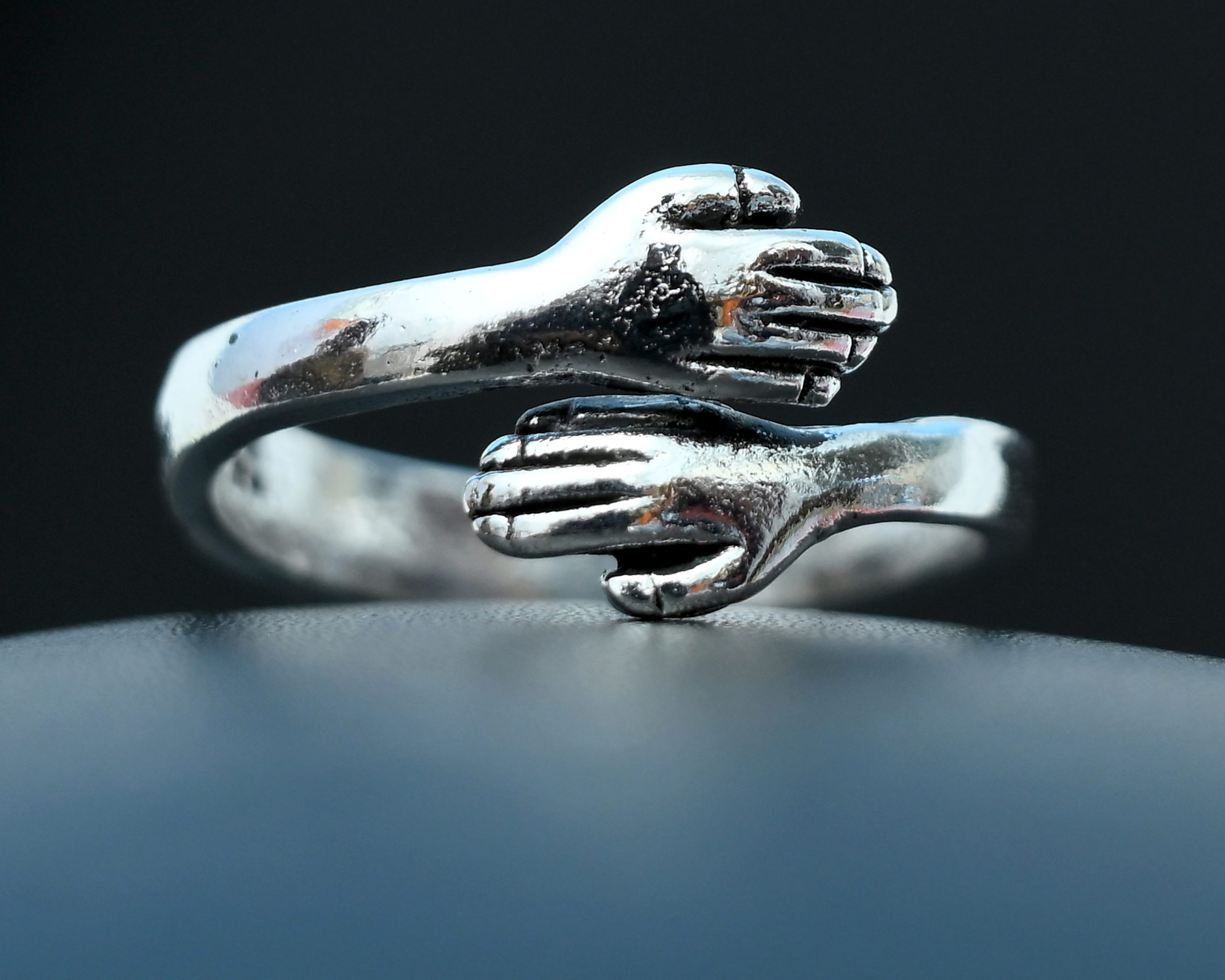 hug-love-ring