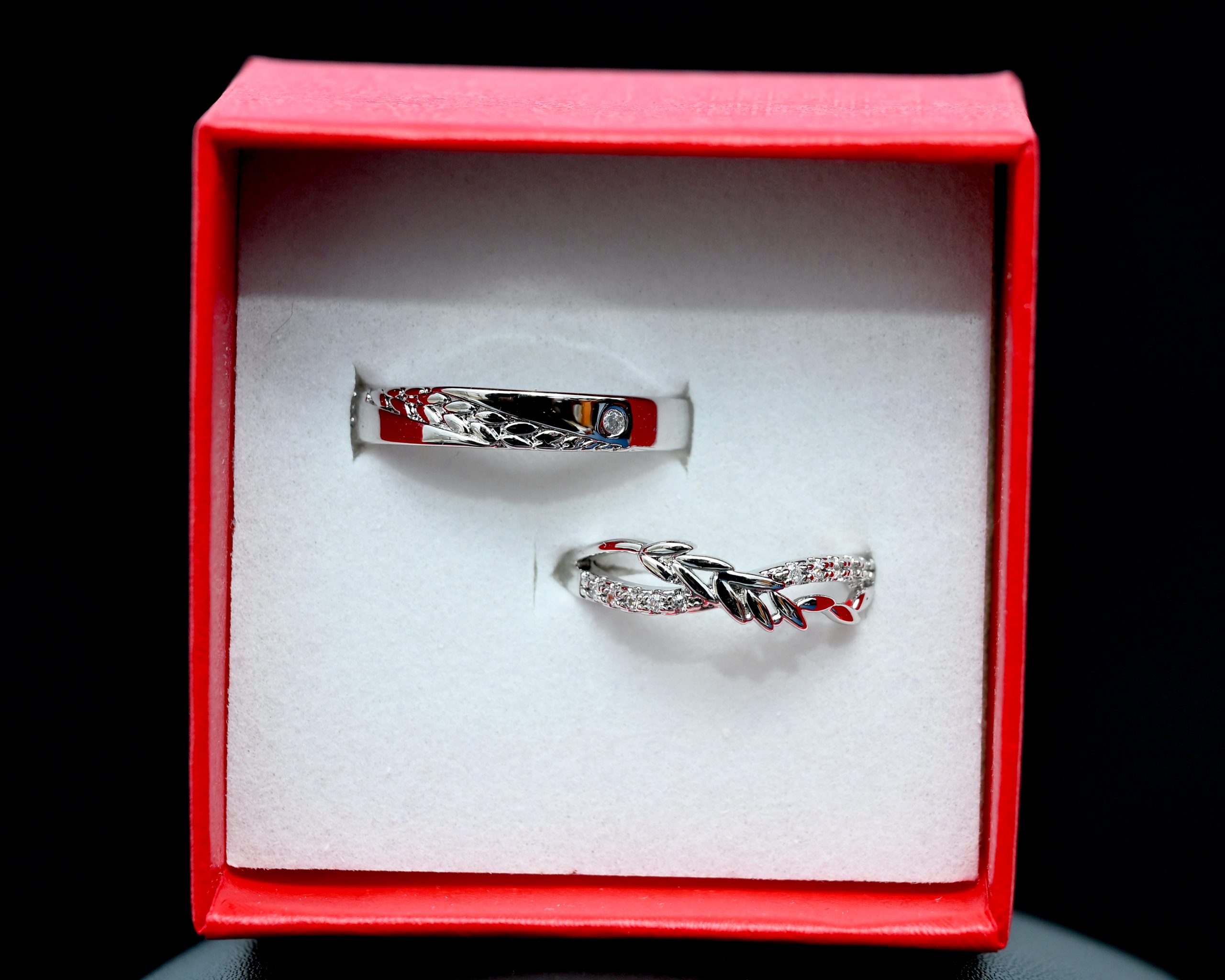 leafs-love-couple-ring