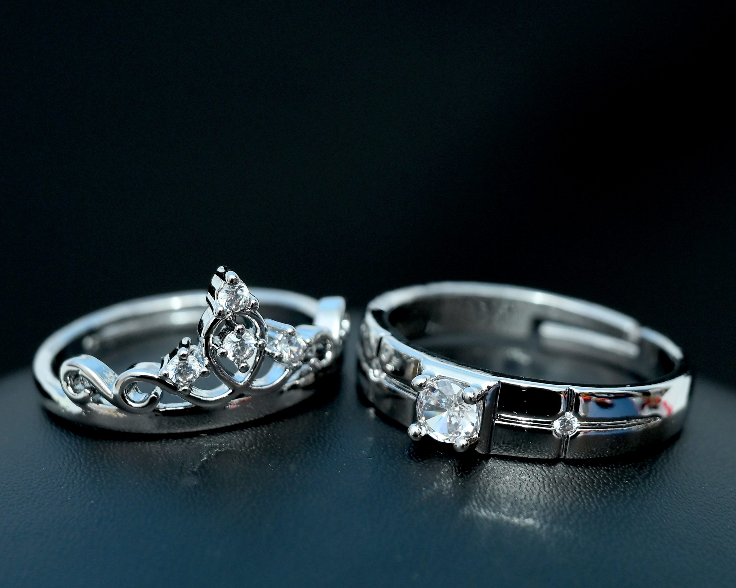 crown-promise-couple-ring