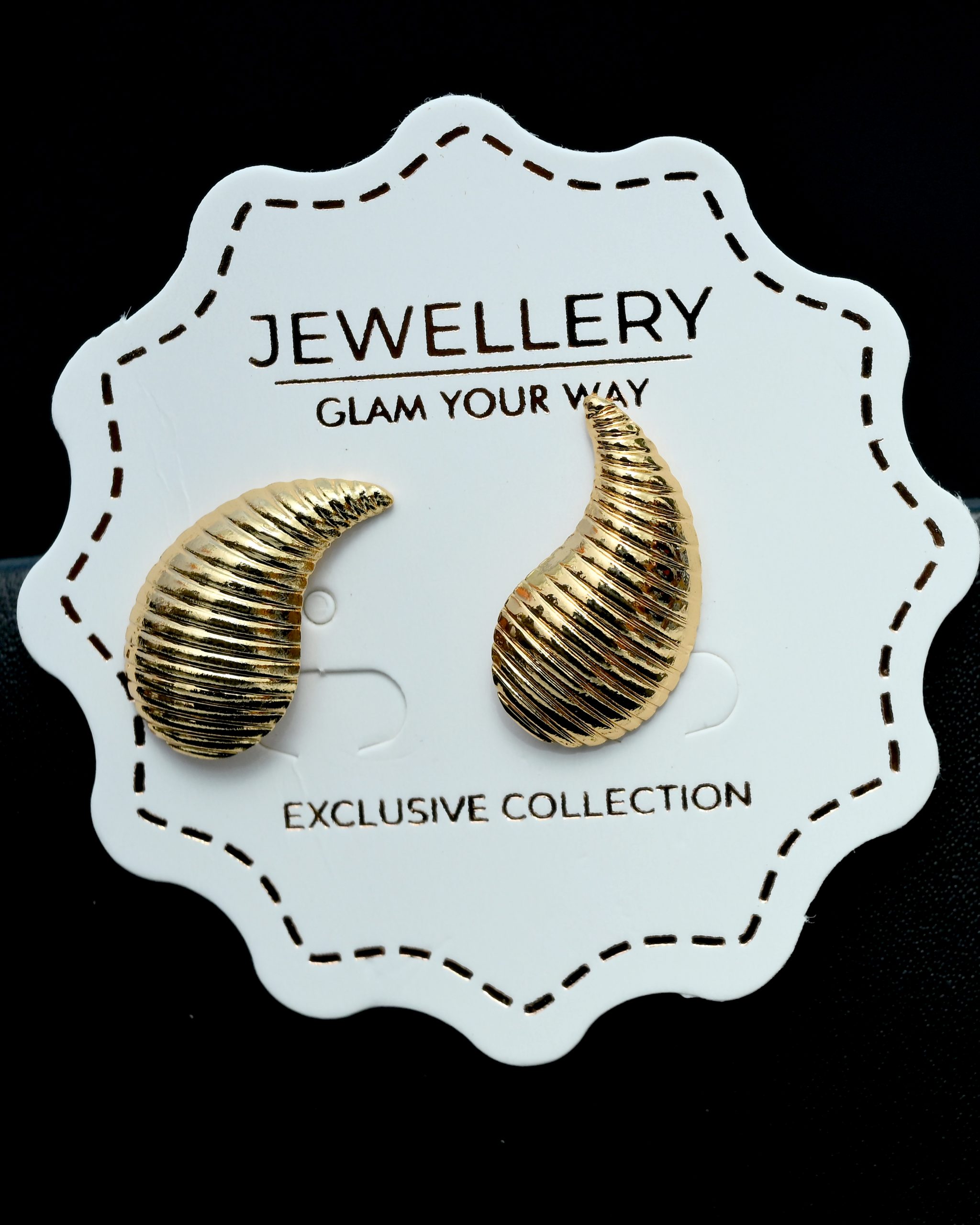 golden-wave-heart-stud
