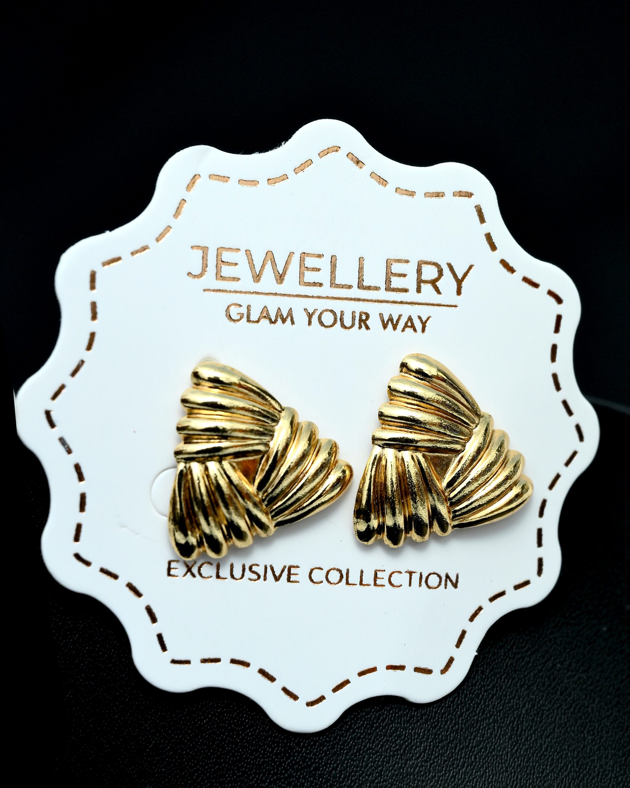 golden-wave-heart-stud