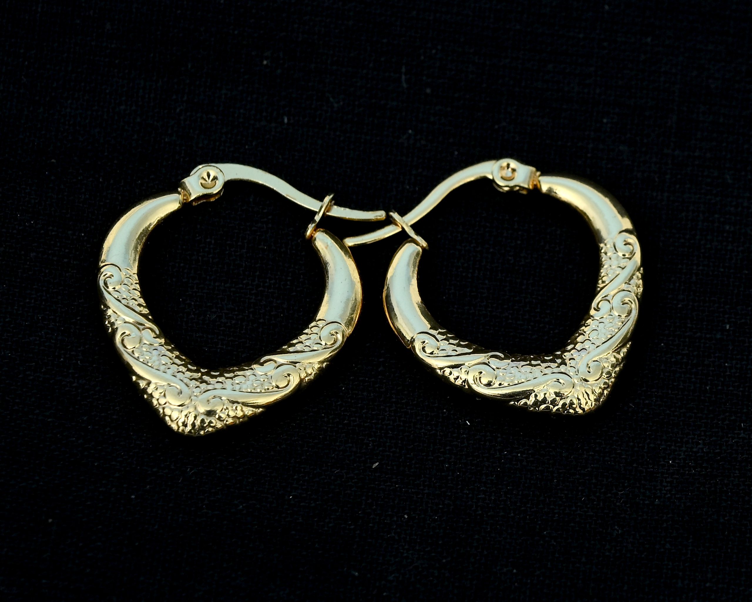 royal-etched-loop-earring