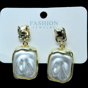 golden-pearl-frame-stud
