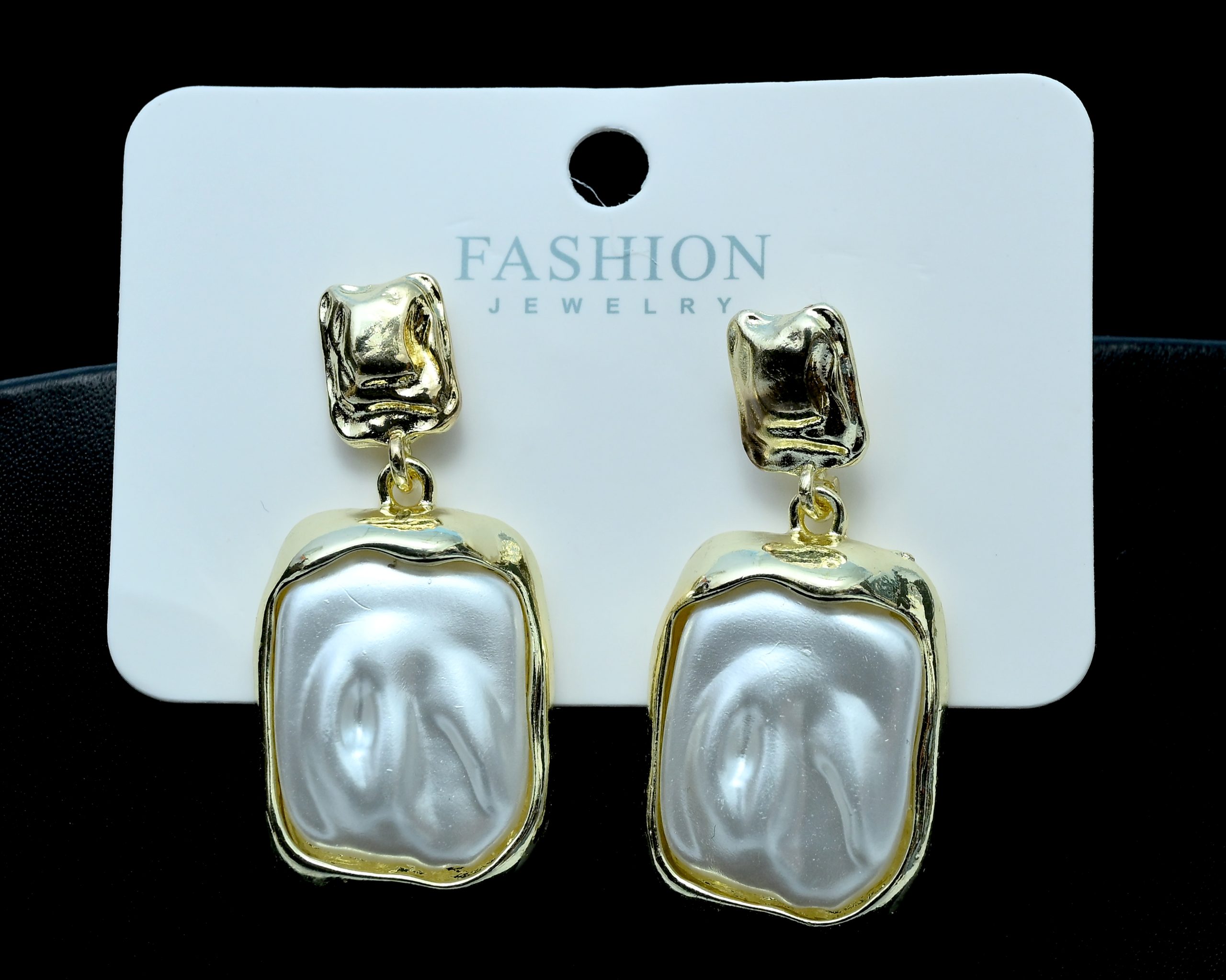golden-pearl-frame-stud
