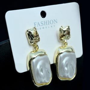 golden-pearl-frame-stud
