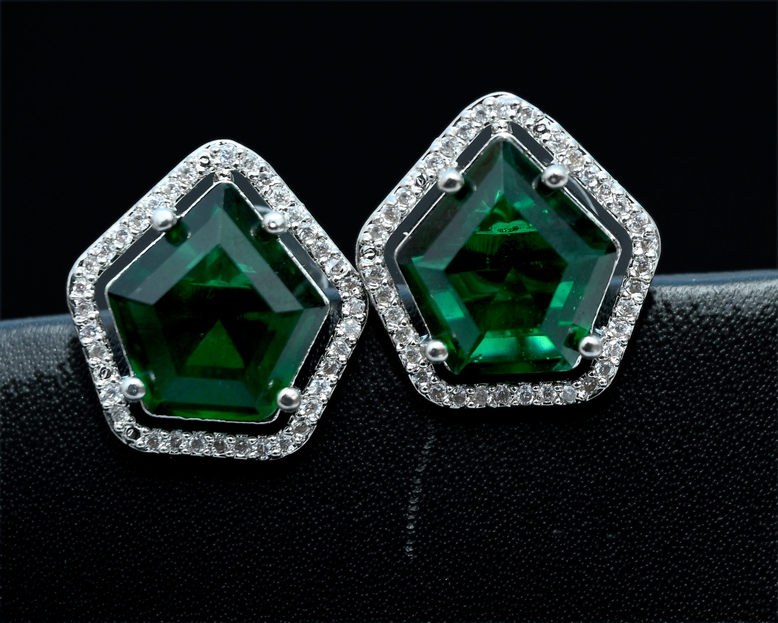 emeral-diamond-stud